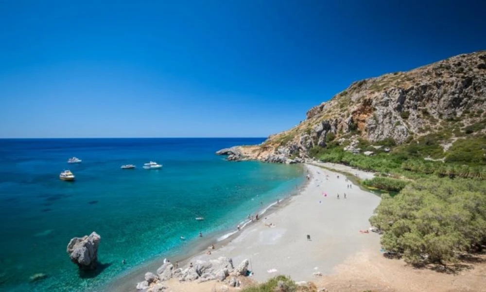 Ρέθυμνο: Μεταφορά άνδρα χωρίς τις αισθήσεις του από παραλία